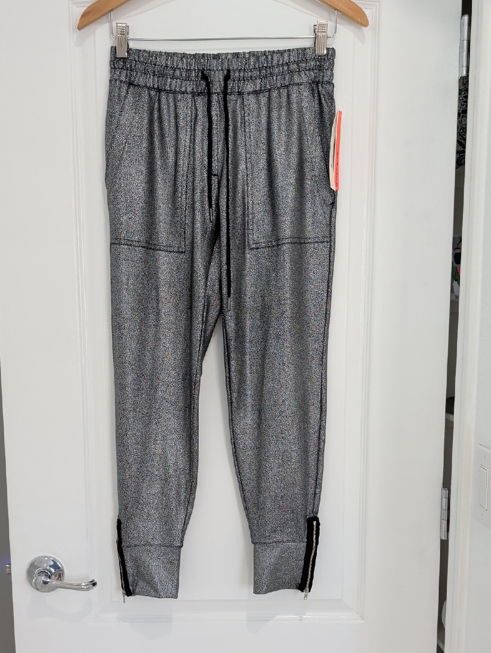 New Shimmery STANDING TREE Silver and Black Joggers Jogger Pants S Pockets